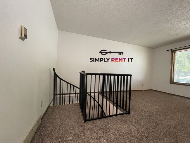 Building Photo - Huge 3 Bedroom Duplex in Ames, Aug 1st