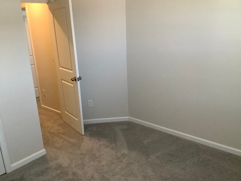 Building Photo - 132 Plumtree Ct