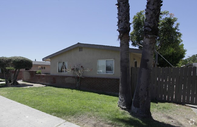 Building Photo - 875-879 S Olive St