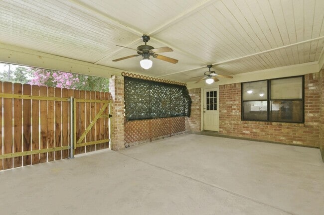 Building Photo - 3735 Pineleaf Dr