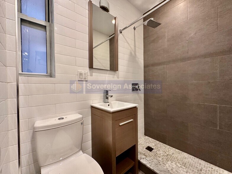 Building Photo - 95 E 7th St