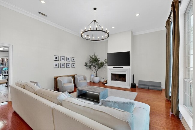 Building Photo - 2806 Sausalito Dr