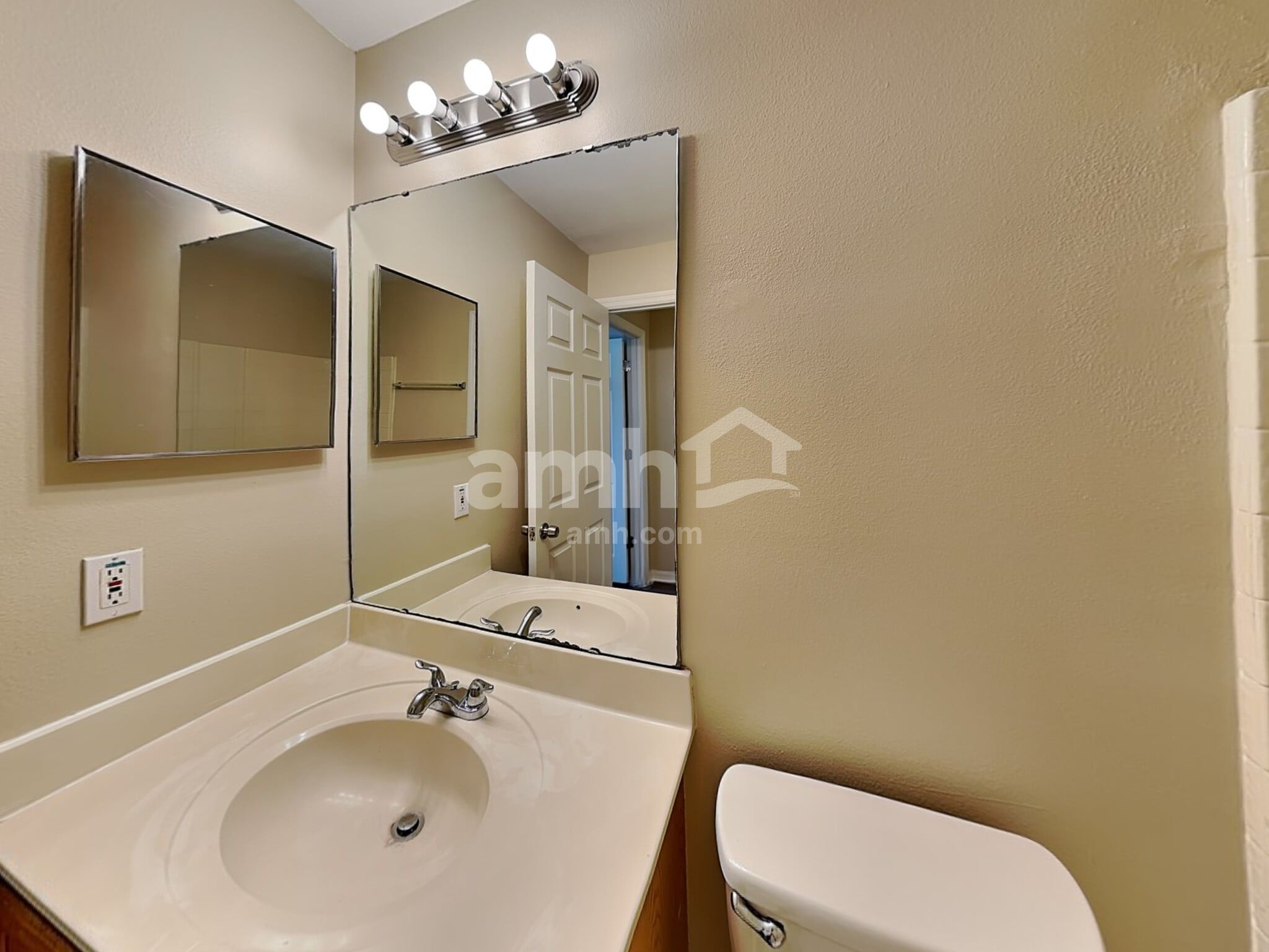 Building Photo - 16027 Dorchester Blvd