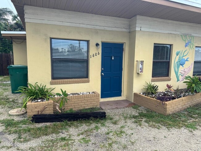Primary Photo - 1604 S Miramar Ave