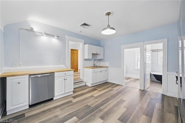 Building Photo - 2471 Tremont Ave