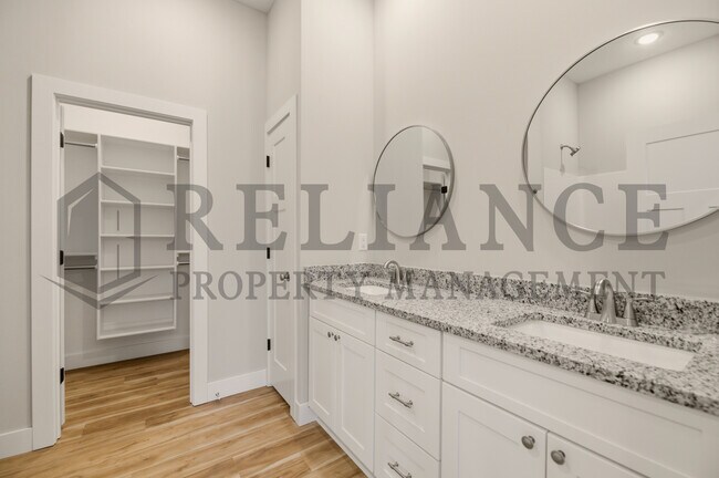 Building Photo - 619 Elmwood St