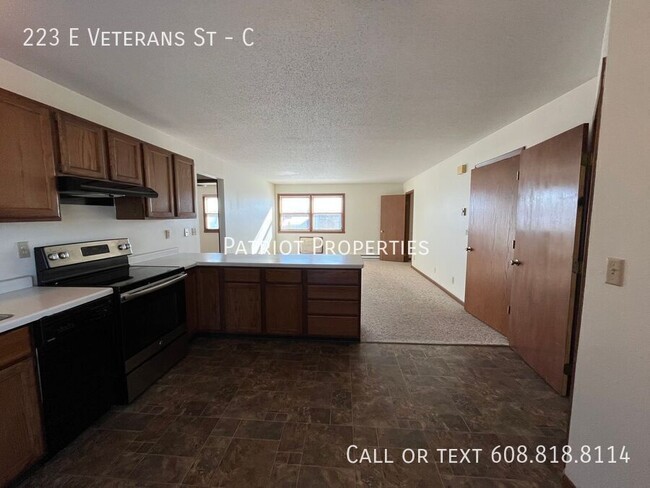 Building Photo - 223 E Veterans St