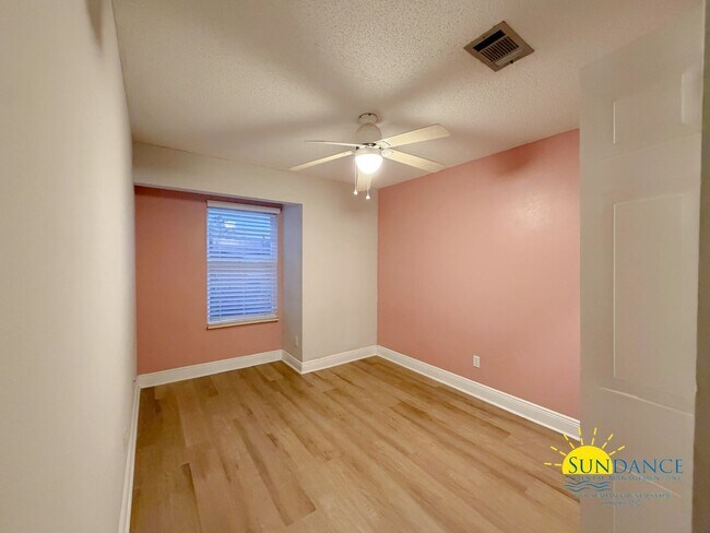 Building Photo - Renovated 3 Bedroom Home in Fort Walton Beach near Bases!