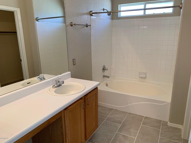 Building Photo - 8824 S Desert Rainbow Dr