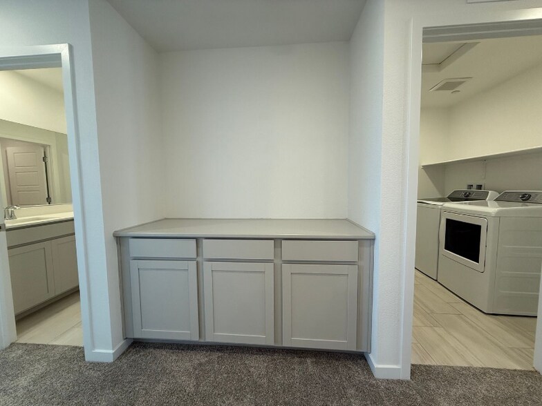 Building Photo - 9660 Axel Fls Ave