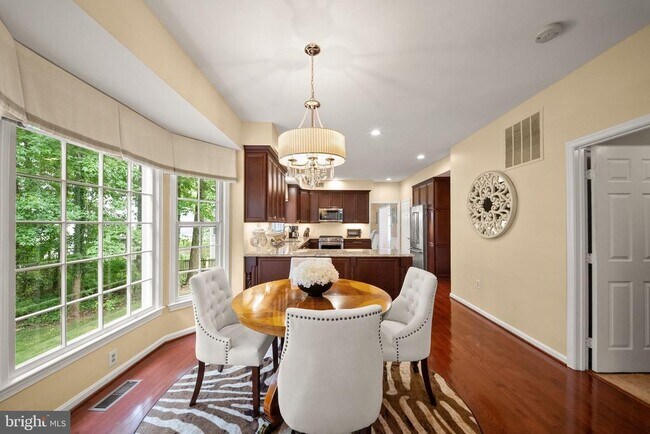 Building Photo - 5667 Lonesome Dove Ct