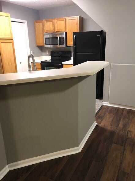 Building Photo - 1323 SE Delaware Ave