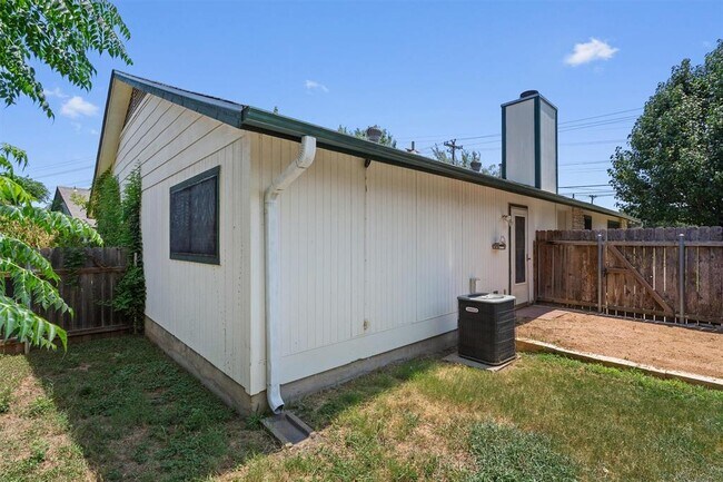 Building Photo - 621 Luther Dr