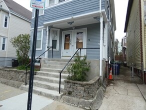 Building Photo - 15 Cypress St