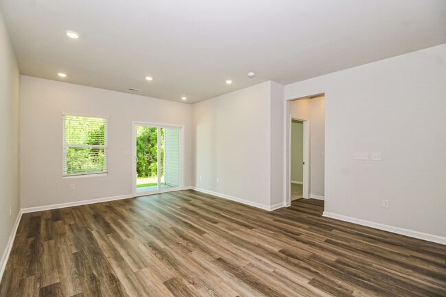 Building Photo - 333 Parkington Ln