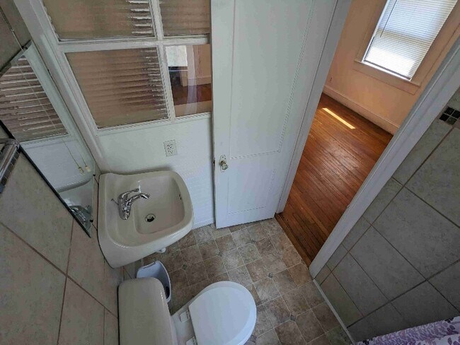 Building Photo - 708 Pilot Ave