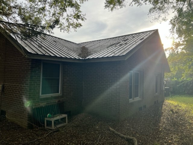 Building Photo - 106 W 6th Ave