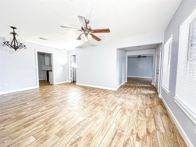 Building Photo - 122 Wood Manor Ln