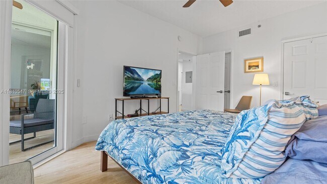 Building Photo - 3245 NE 184th St