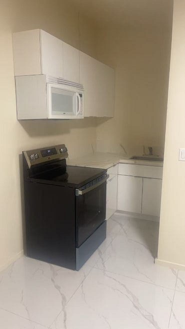 Building Photo - 1676 Hoonipo St