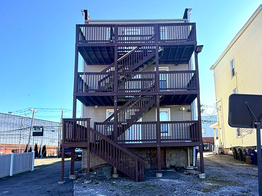 Building Photo - 70 Lindley St