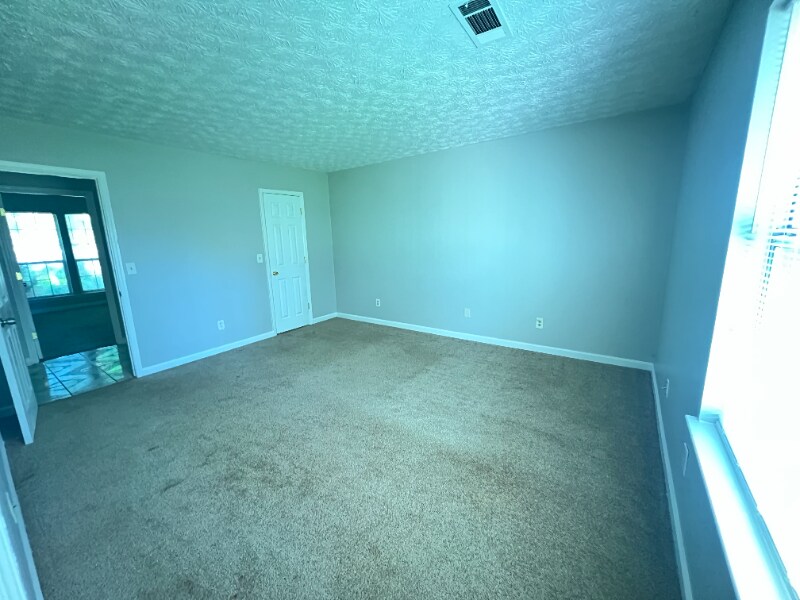 Building Photo - 324 Blue Heron Dr