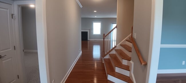 Building Photo - Heron's Landing 4 BD/ 3BTH Available May 14th
