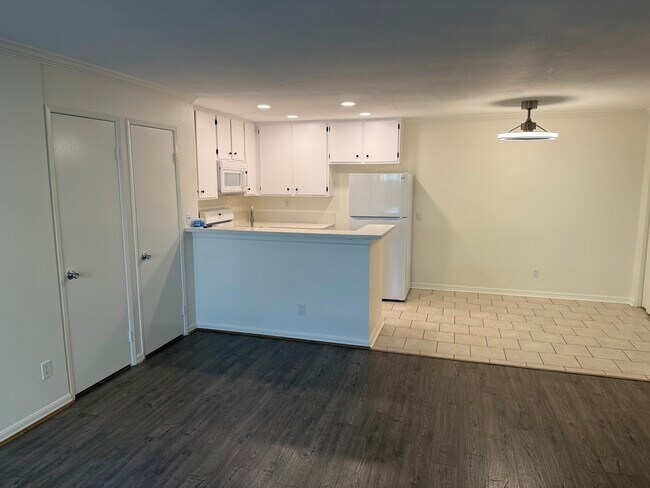 Building Photo - 18752 Mandan St