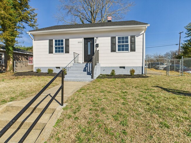 Building Photo - Renovated 2 Bedroom in Fulton Hill Availab...