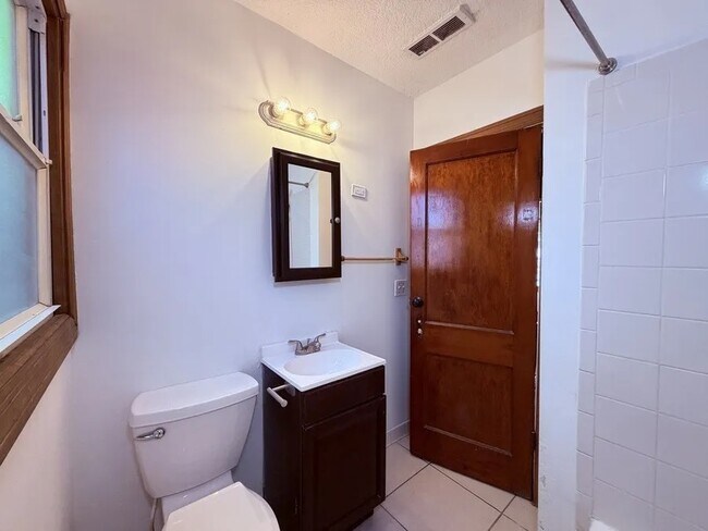 Building Photo - 27 E 63rd St