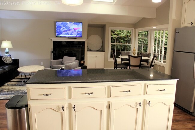 Building Photo - 376 Hillcrest Ave