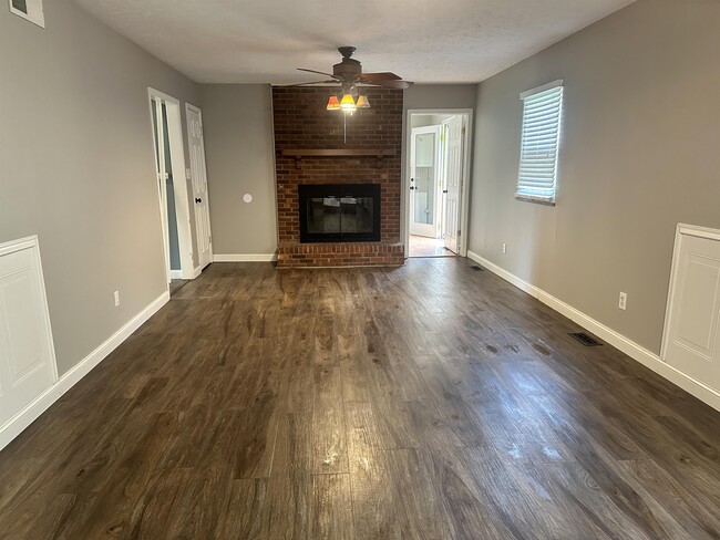 Building Photo - 2731 Birdwell Dr