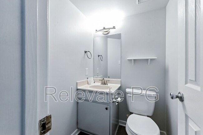 Building Photo - 2301 Strangford Ct