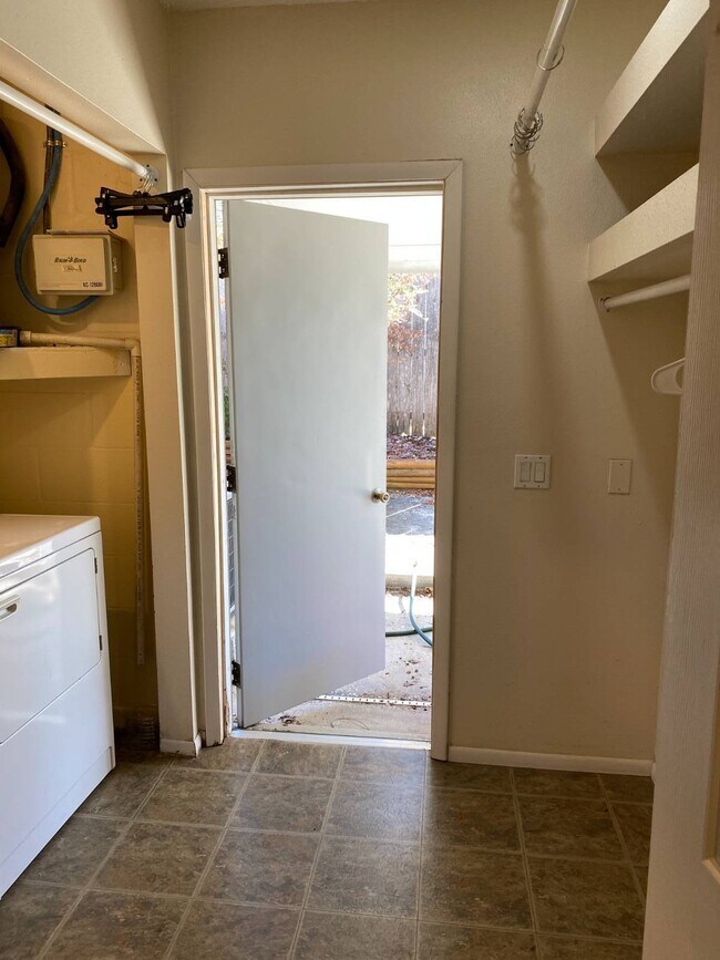 Building Photo - 5344 Elwood Rd