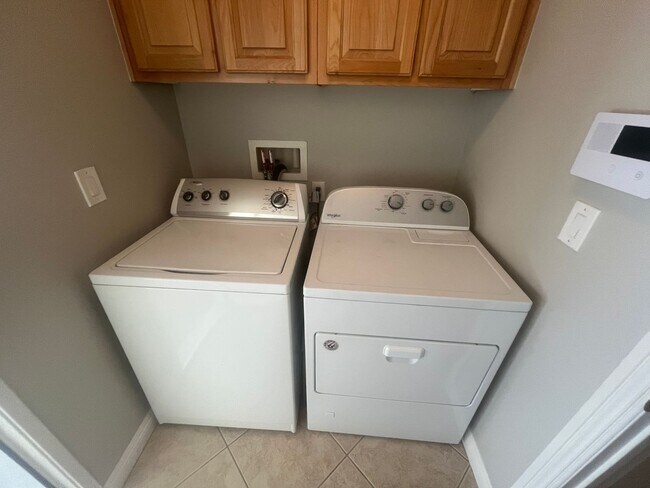 Building Photo - 3 Bedroom Townhome - Centennial Hills