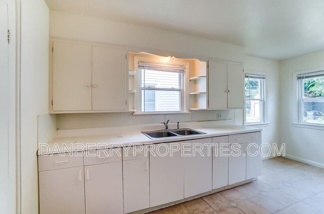 Building Photo - 919 Brookley Blvd