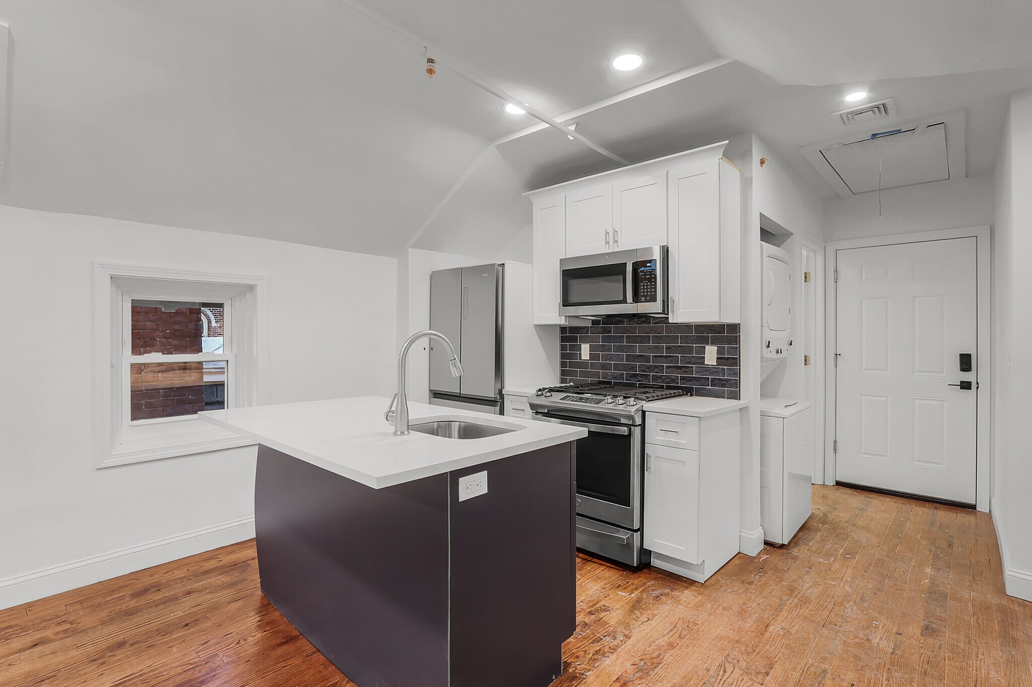 Building Photo - 57 Trumbull St