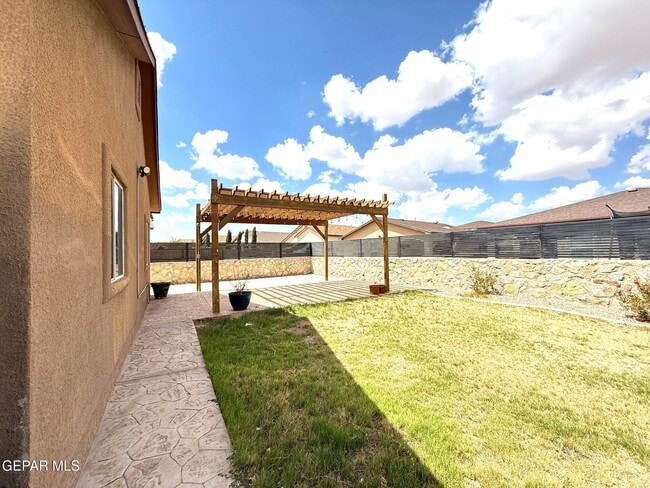 Building Photo - 3729 Loma Brisa Dr