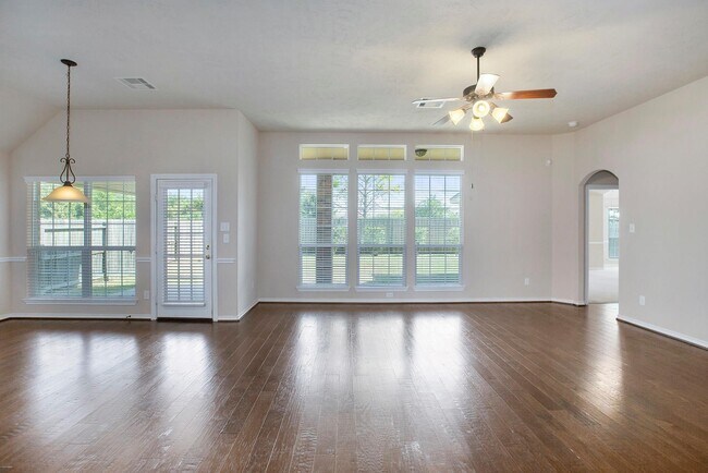 Building Photo - 23919 Via Renata Dr
