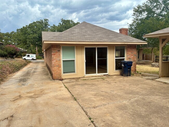 Building Photo - 1416 Sandy Creek Dr