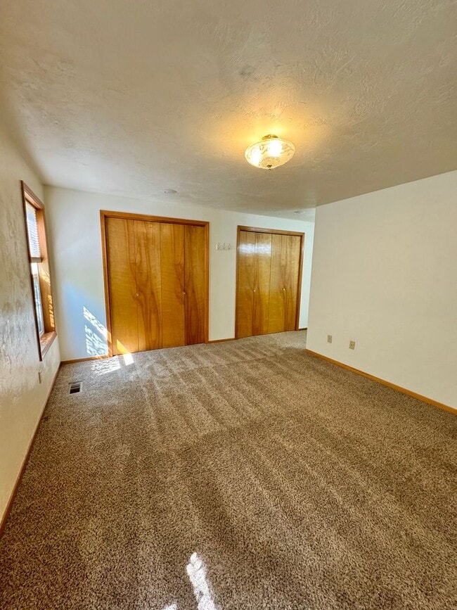 Building Photo - Gorgeous 3 Bed 2 Bath Home Near Shopping and Schools!