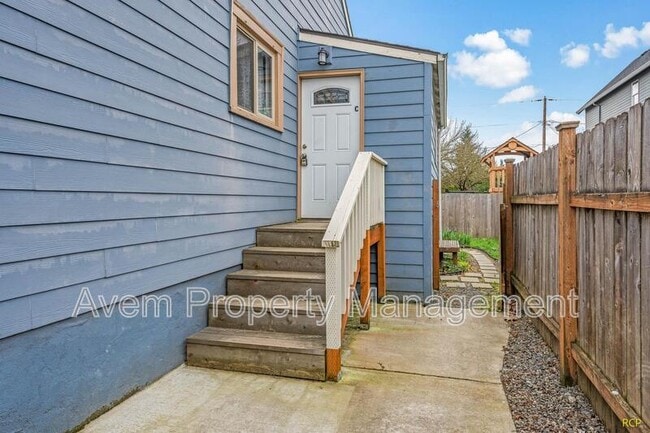 Building Photo - 4221 SE 52nd Ave