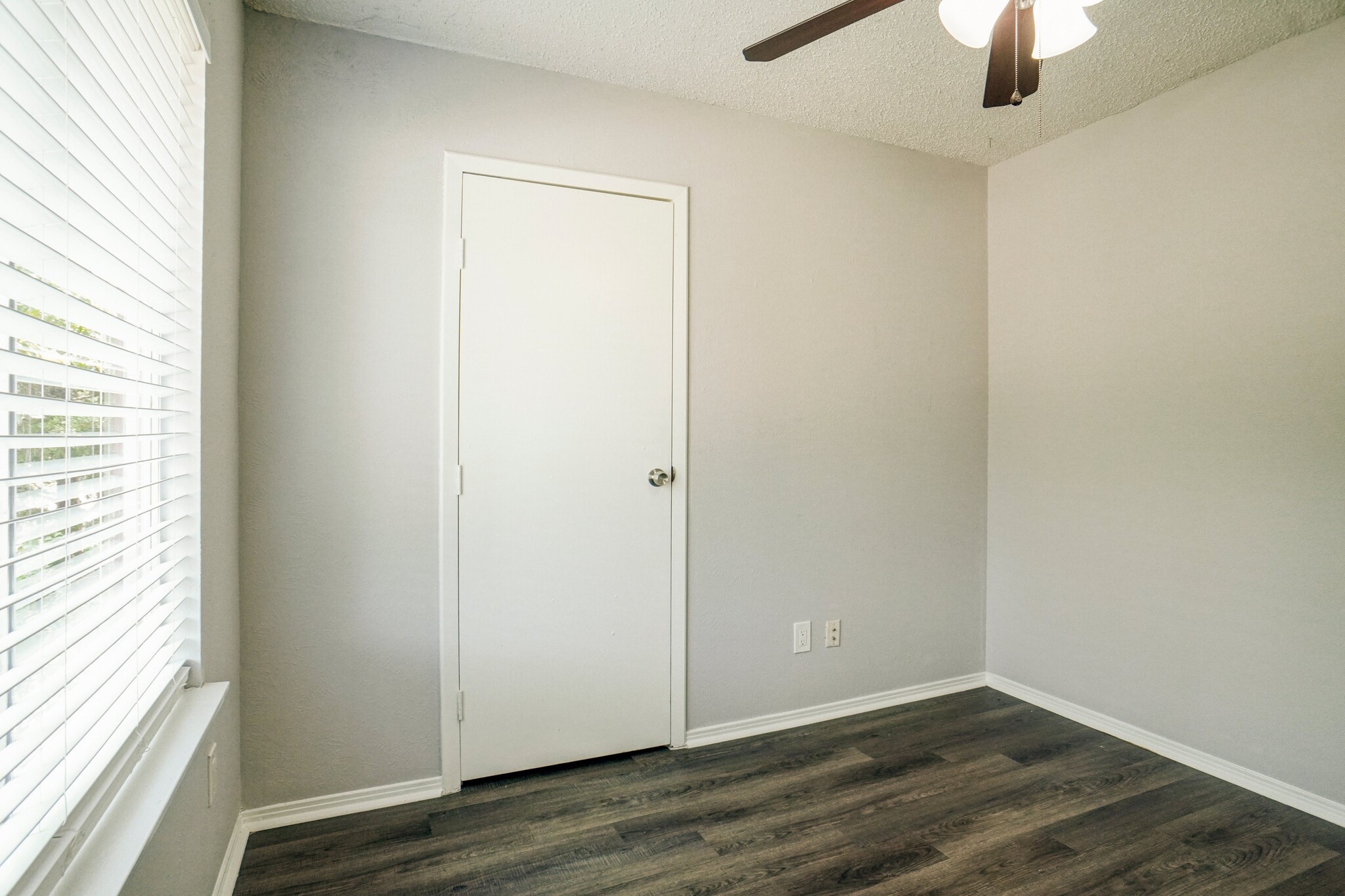 Building Photo - 1741 Crystal Way