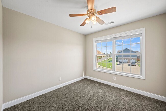 Building Photo - Beautiful Like-New Split Foyer Home Off Ex...