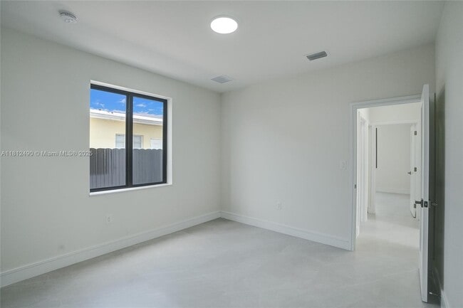 Building Photo - 301 E 51st St