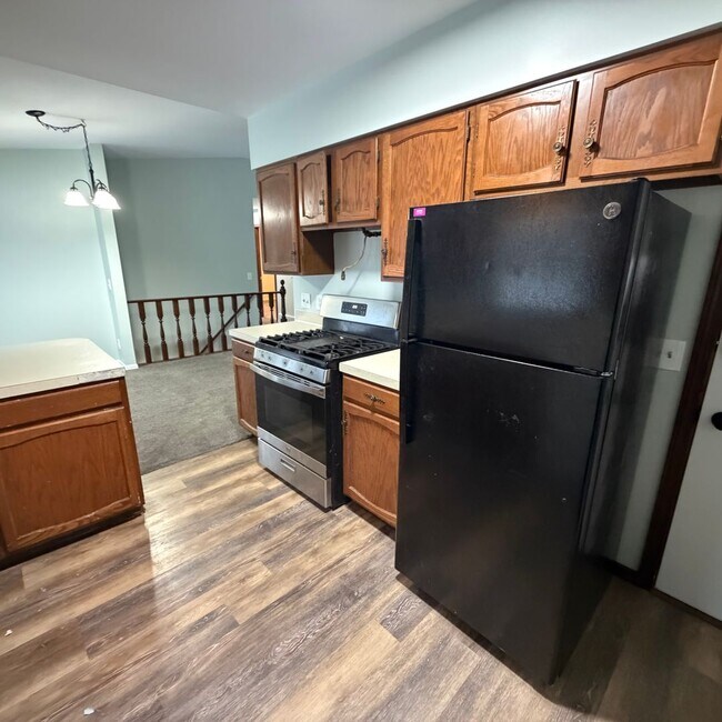 Building Photo - Rockford Schools! 3 Bedroom Duplex