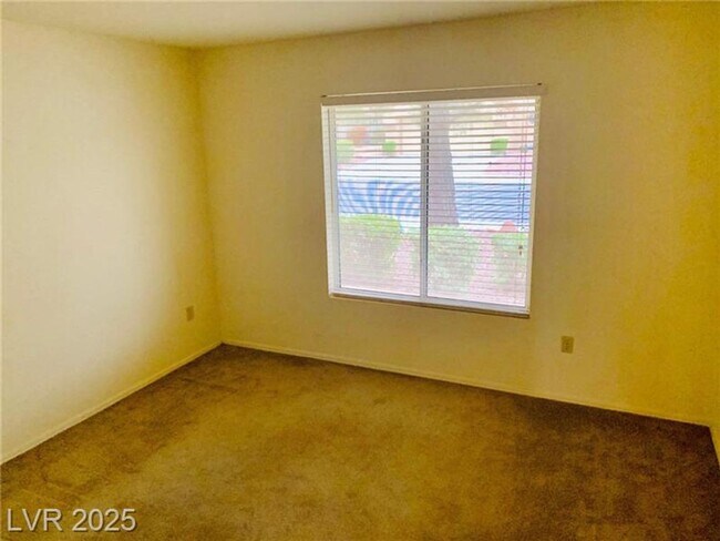 Building Photo - Clean and comfortable townhome in Sun City...