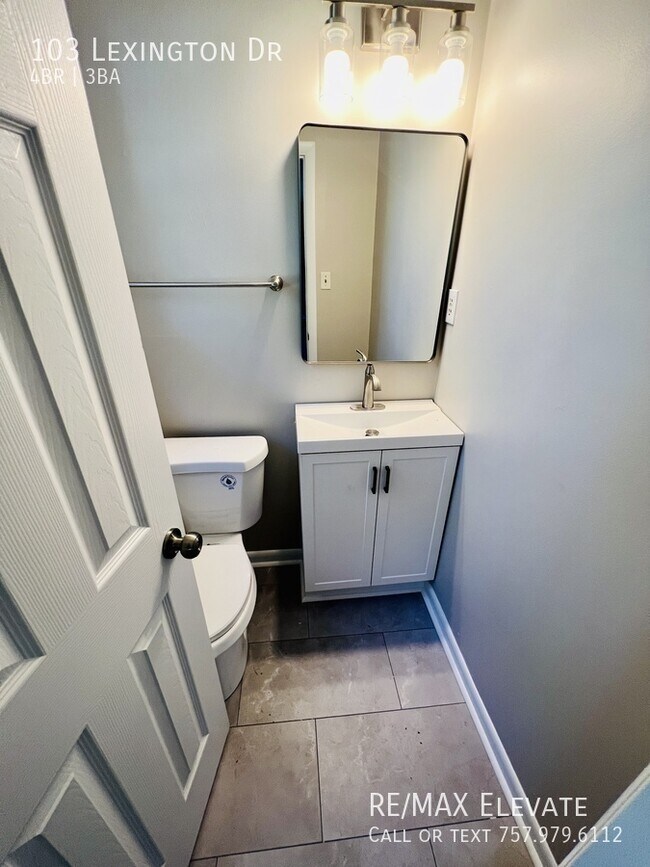 Building Photo - 103 Lexington Dr