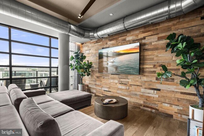 Building Photo - 1300 4th St SE