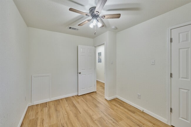 Building Photo - 31 Harbour Row Dr